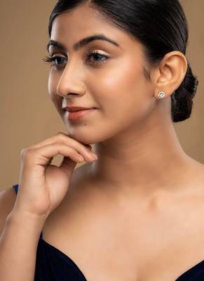 Gold plated stud earrings in sterling silver 1