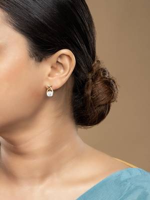 Gold plated stud earrings in sterling silver 1