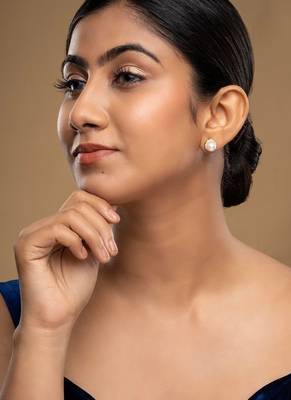 Gold plated stud earrings in sterling silver 1