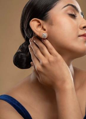 Gold plated stud earrings in sterling silver 1