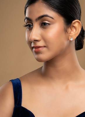 Gold plated stud earrings in sterling silver 1