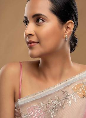 Gold plated stud earrings in sterling silver 1