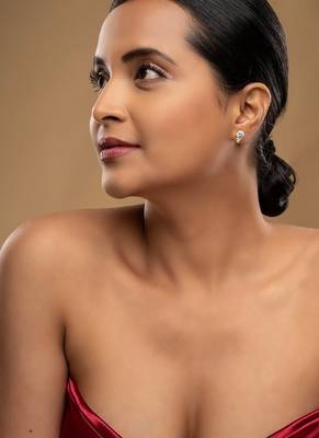 Gold plated stud earrings in sterling silver 2