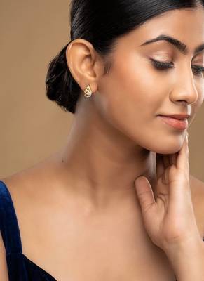 Gold plated stud earrings in sterling silver 1