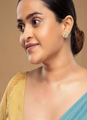 Gold plated stud earrings in sterling silver 1