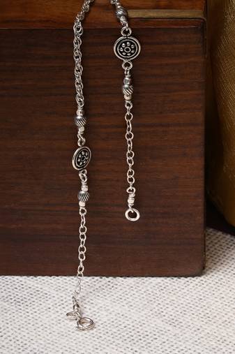 Floral accents chain anklet