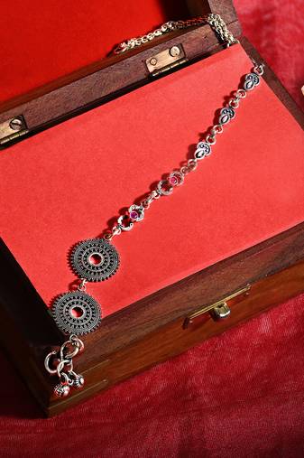 Silver circular motif anklet