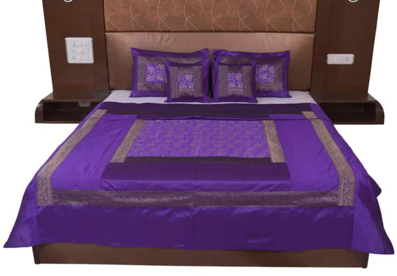 Polysilk Hand Gold Print Bed Cover Set