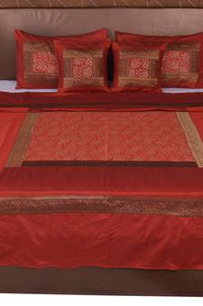 Polysilk Hand Gold Print Bed Cover Set