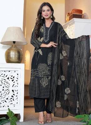 Cotton cambric printed  straight  kurti-pant-dupatta  set 2