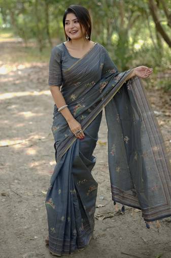 Grey color khadi tussar silk thread & kantha stitched border saree with blouse
