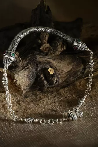 Ornamental motif gem anklett