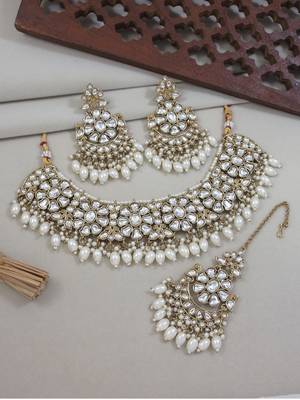 Gold plated traditional kundan & pearl drop choker necklace jewellery & dangle earrings set for women  1