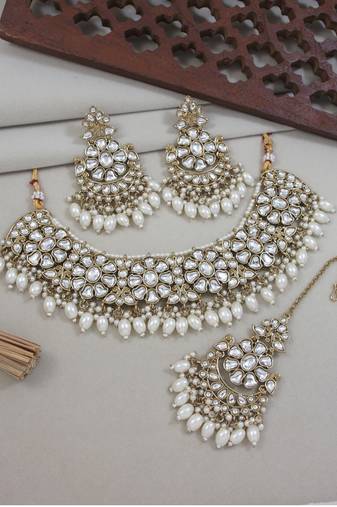 Gold plated traditional kundan & pearl drop choker necklace jewellery & dangle earrings set for women (k7290w)