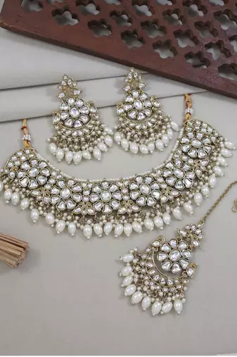 Gold plated traditional kundan & pearl drop choker necklace jewellery & dangle earrings set for women (k7290w)