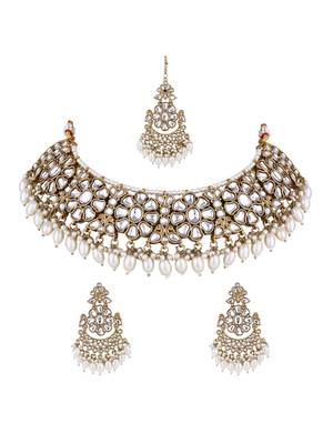 Gold plated traditional kundan & pearl drop choker necklace jewellery & dangle earrings set for women  2