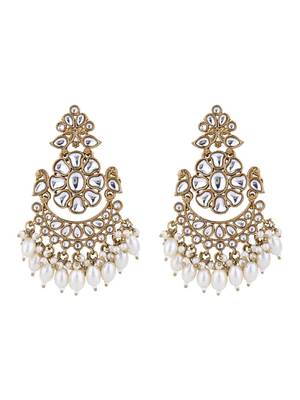 Gold plated traditional kundan & pearl drop choker necklace jewellery & dangle earrings set for women  4