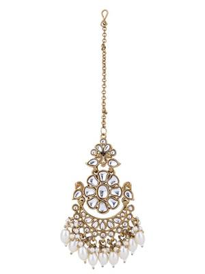 Gold plated traditional kundan & pearl drop choker necklace jewellery & dangle earrings set for women  5