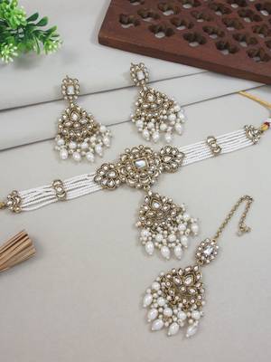 Gold plated traditional kundan & pearl necklace jewellery with earrings & maang tikka set for women  2