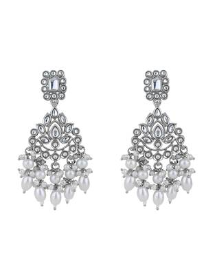 Traditional kundan & pearl necklace jewellery with earrings & maang tikka set for women  4