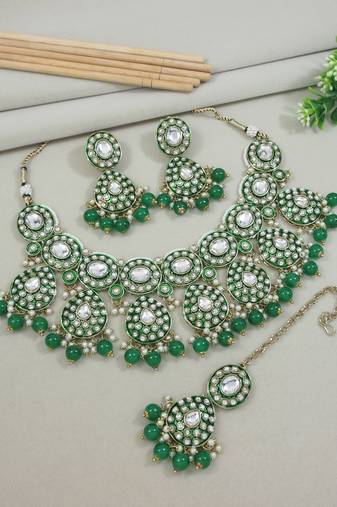 Gold plated traditional kundan & pearl drop bridal necklace with earrings & maang tikka jewellery set for women (k7292g)