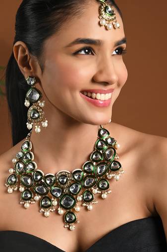 Gold plated traditional kundan & pearl drop bridal necklace with earrings & maang tikka jewellery set for women (k7293g)