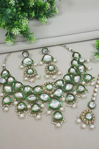 Gold plated traditional kundan & pearl drop bridal necklace with earrings & maang tikka jewellery set for women 