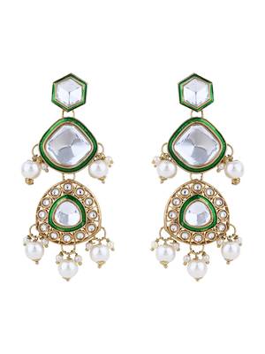 Gold plated traditional kundan & pearl drop bridal necklace with earrings & maang tikka jewellery set for women  4