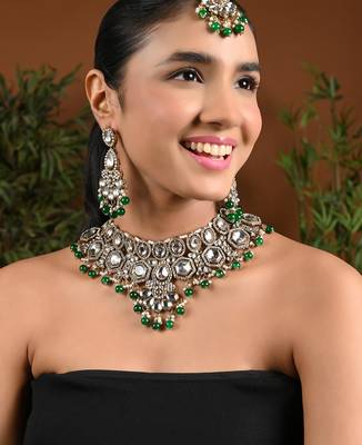 Gold plated traditional kundan & pearl drop bridal necklace with earrings & maang tikka jewellery set for women (k7295g) 1
