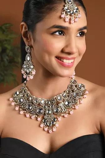 Gold plated traditional kundan & pearl drop bridal necklace with earrings & maang tikka jewellery set for women 