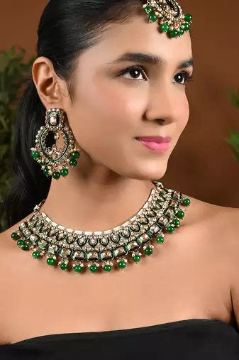 Gold plated traditional kundan & pearl chocker necklace with earrings & maang tikka for women