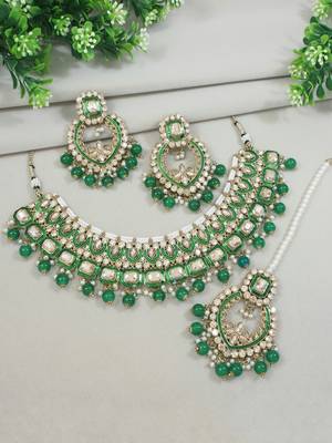 Gold plated traditional kundan & pearl chocker necklace with earrings & maang tikka for women 2