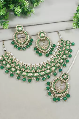 Gold plated traditional kundan & pearl chocker necklace with earrings & maang tikka for women