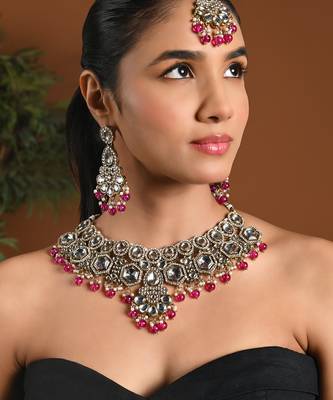 Gold plated traditional kundan & pearl drop bridal necklace with earrings & maang tikka jewellery set for women (wine) 1