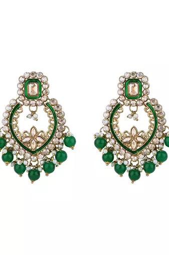 Gold plated traditional kundan & pearl chocker necklace with earrings & maang tikka for women