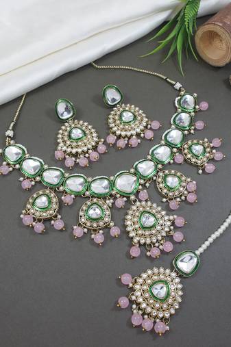 Gold plated traditional kundan & pearl chocker necklace with earrings & maang tikka for women