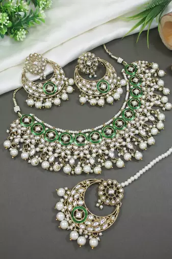 Gold plated traditional kundan & pearl chocker necklace with earrings & maang tikka for women