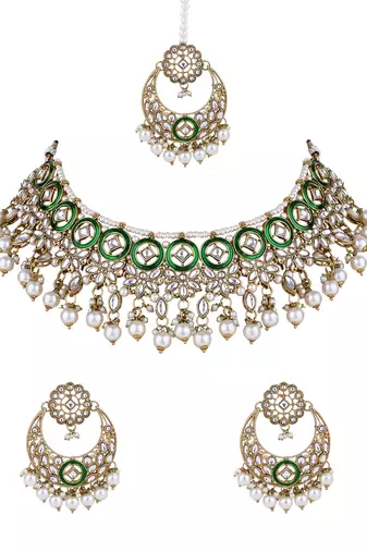 Gold plated traditional kundan & pearl chocker necklace with earrings & maang tikka for women