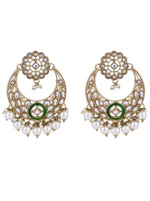 Gold plated traditional kundan & pearl chocker necklace with earrings & maang tikka for women 4