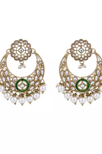 Gold plated traditional kundan & pearl chocker necklace with earrings & maang tikka for women