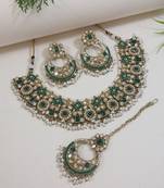 Gold plated traditional floral kundan & pearl choker necklace jewellery earrings & maang tikka set for women 