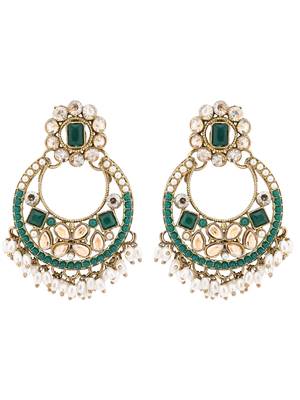 Gold plated traditional floral kundan & pearl choker necklace jewellery earrings & maang tikka set for women  4