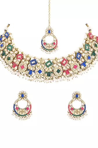 Gold plated traditional floral kundan & pearl choker necklace jewellery earrings & maang tikka set for women 