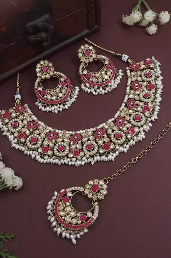 Gold plated traditional floral kundan & pearl choker necklace jewellery earrings & maang tikka set for women (dark pink)