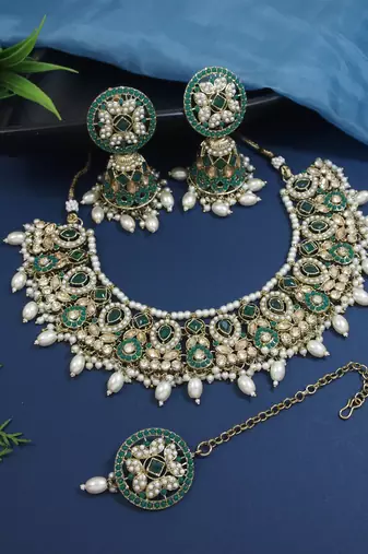 Gold plated traditional kundan & pearl choker necklace jewellery earrings & maang tikka set for women 