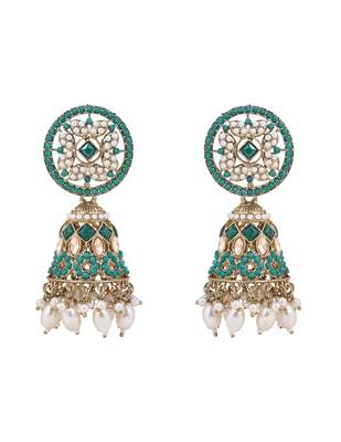Gold plated traditional kundan & pearl choker necklace jewellery earrings & maang tikka set for women  4