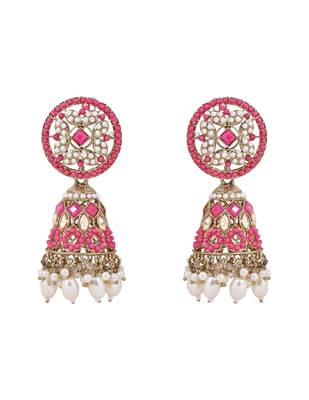 Gold plated traditional kundan & pearl choker necklace jewellery earrings & maang tikka set for women  5