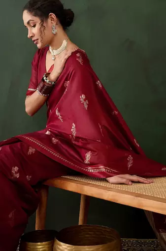 women's red jacquard silk weaving saree     radiant red royalty