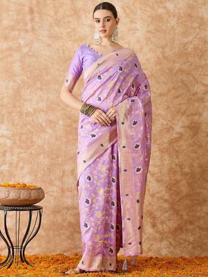 women's lavender banarasi art silk saree with exquisite weaving work  4