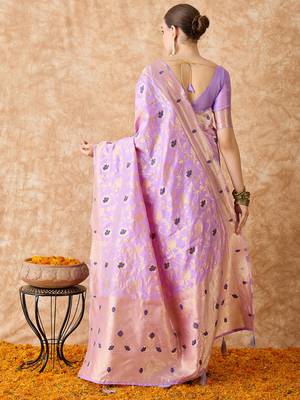 women's lavender banarasi art silk saree with exquisite weaving work  5